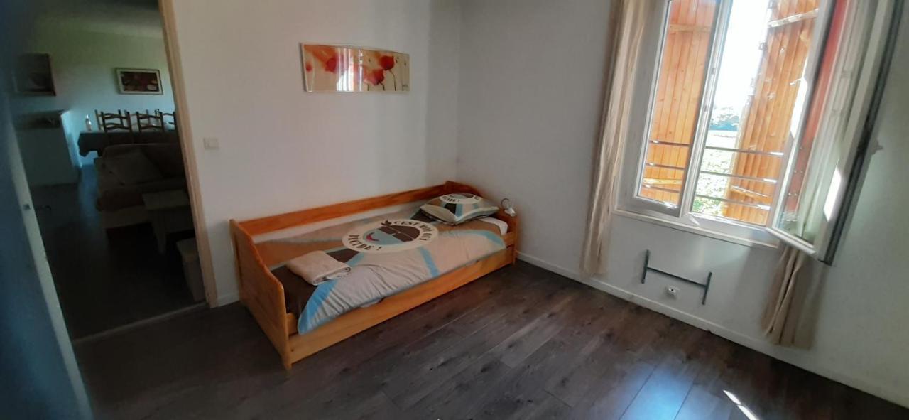 Le Gite Des Cinq Cepages Fréjus Kültér fotó